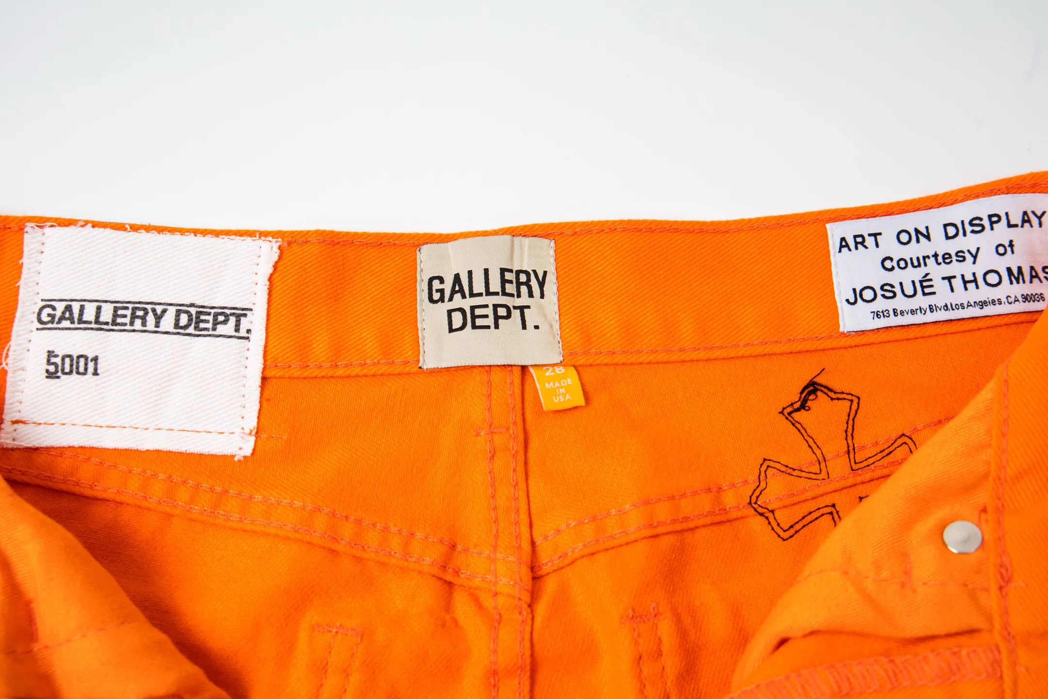 #8204 P230💰 GALLERY DEPT. Vintage spliced orange cross loose washed flared jeans - truly restore the ultimate texture of Vintage - original hardware accessories washed and other elevators, QR code analysis are all purchased from the original factory, high degree of restoration, you are welcome to compare with a certain product~ - Three-dimensional version Loose and comfortable, not picky about the figure, taller and slimmer, factory Seiko, original quality control, same style for men and women, can be matched with couples, versatile recommendation, must-have jeans for all seasons -Size: 28 30 32 34 36